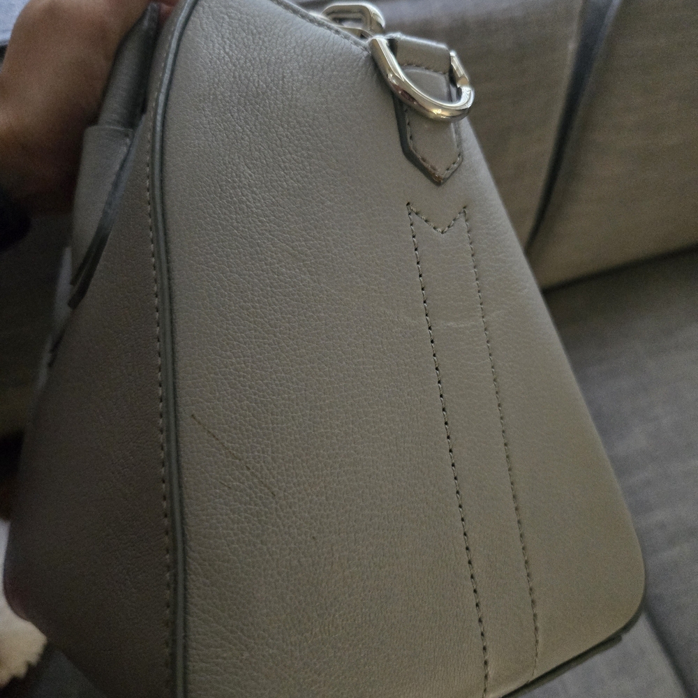 Givenchy Small Antigona in pearl grey - Picture 16 of 16
